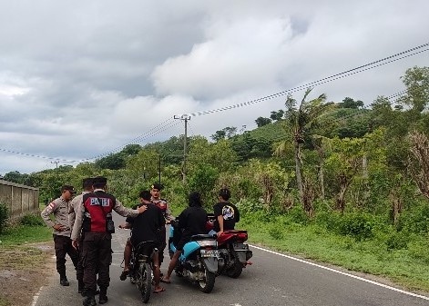 Patroli Polsek Sekotong Ciptakan Keamanan Menjelang Berbuka Puasa