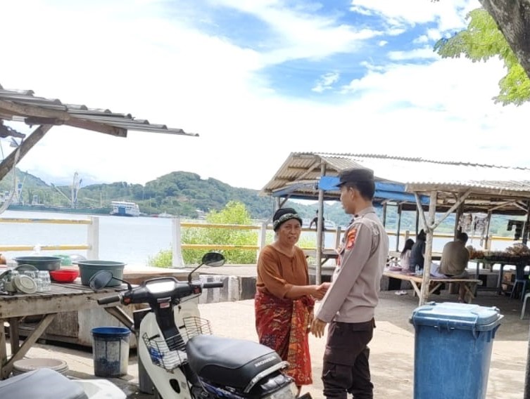 Polsek Lembar Patroli Rest Area Tanjung Nyet, Jaga Keamanan dan Kenyamanan Pengunjung