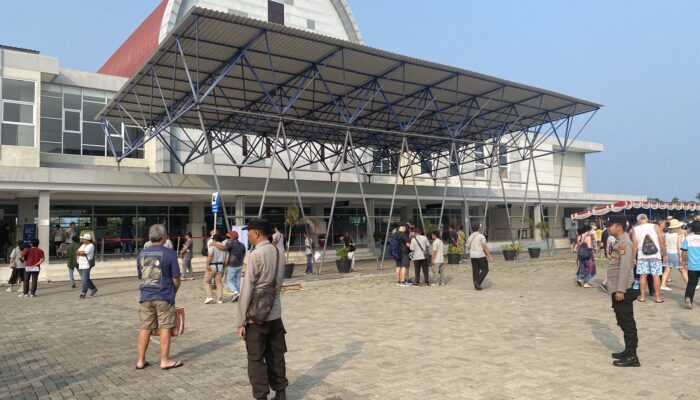 Kapal Pesiar Quantum of the Seas Tiba di Lombok, Wisatawan Mancanegara Sambut Keindahan Pulau