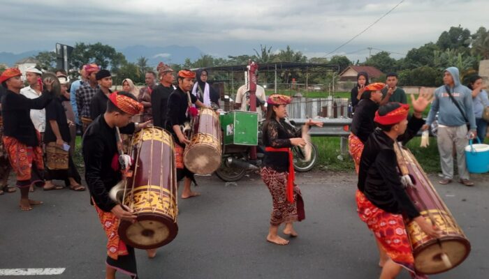 Polsek Labuapi Amankan Tradisi Nyongkolan Lombok Barat, Suasana Meriah dan Lancar!