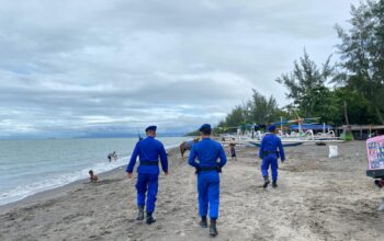 Pantai Cemara Dijaga Ketat, Patroli Rutin Satpolairud Lombok Barat Pastikan Keamanan Wisatawan