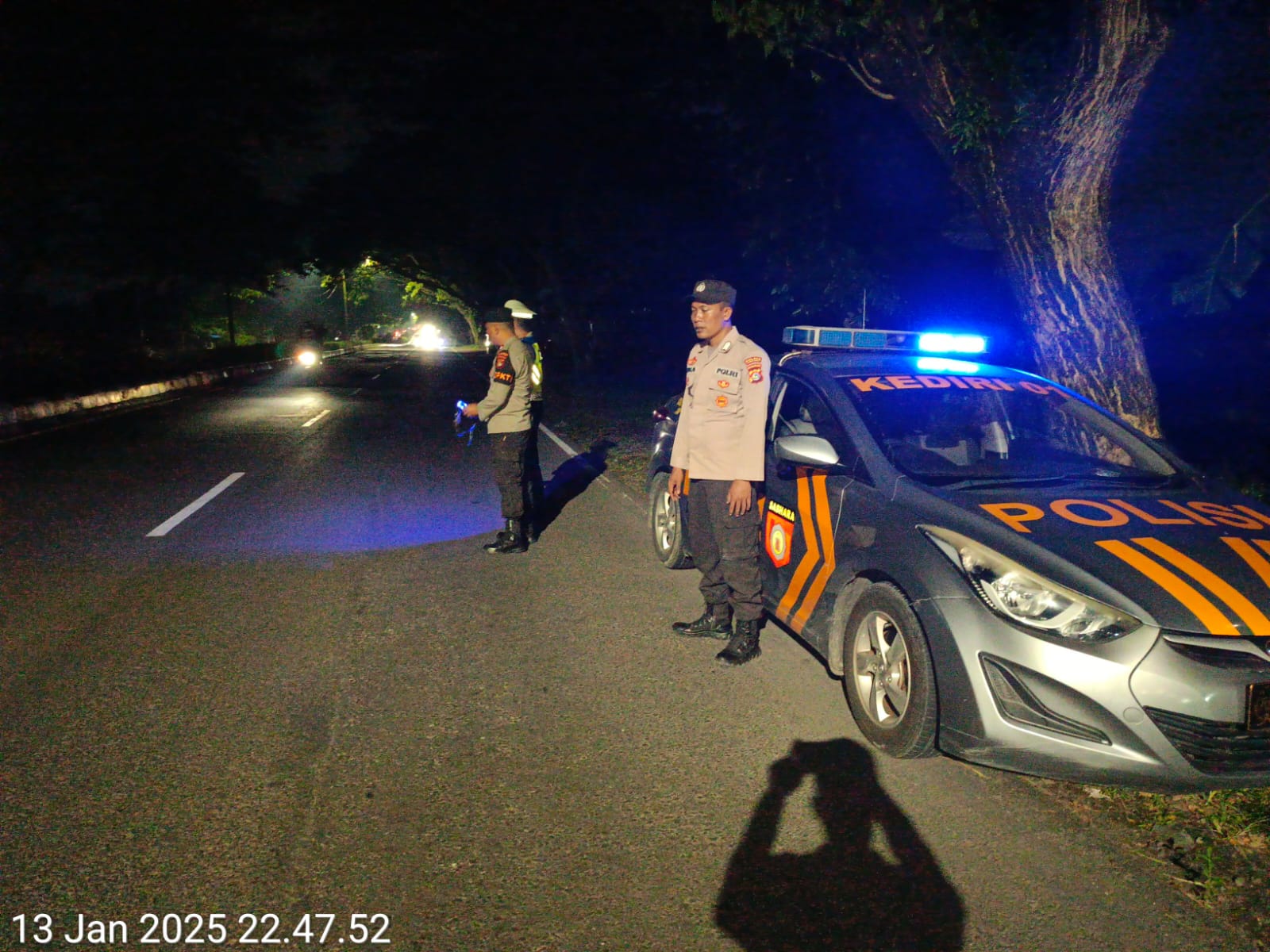 Patroli Blue Light Intensif di BIL, Polsek Kediri Jamin Keamanan Pengguna Jalan