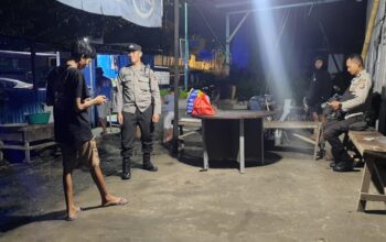 Patroli Malam di Pemukiman Padat, Polsek Labuapi Gencarkan Upaya Jaga Kamtibmas